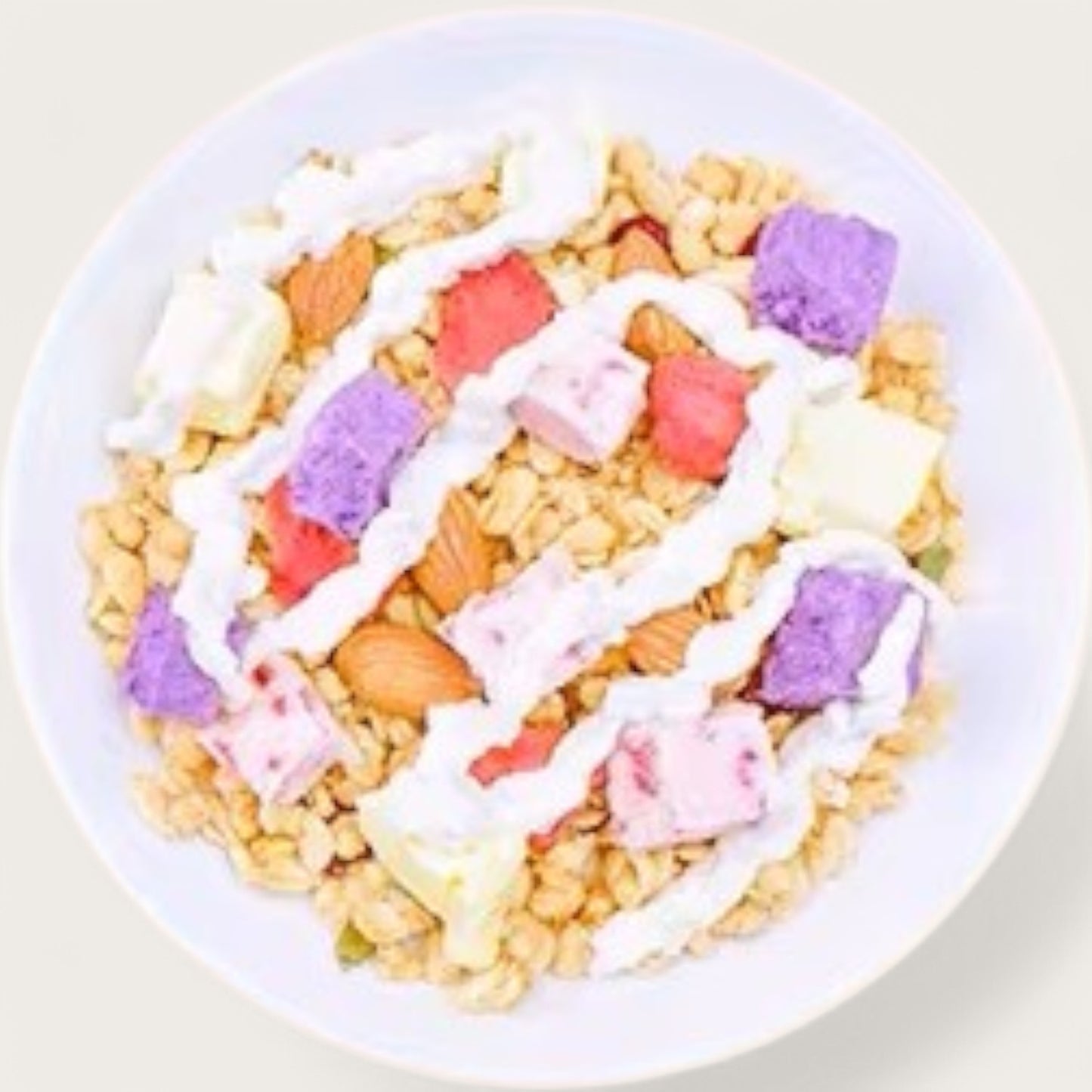 Knuspriges Premium-Müsli mit Gefriergetrockneten Früchten & Joghurtwürfeln - Kemberly® GmbH
