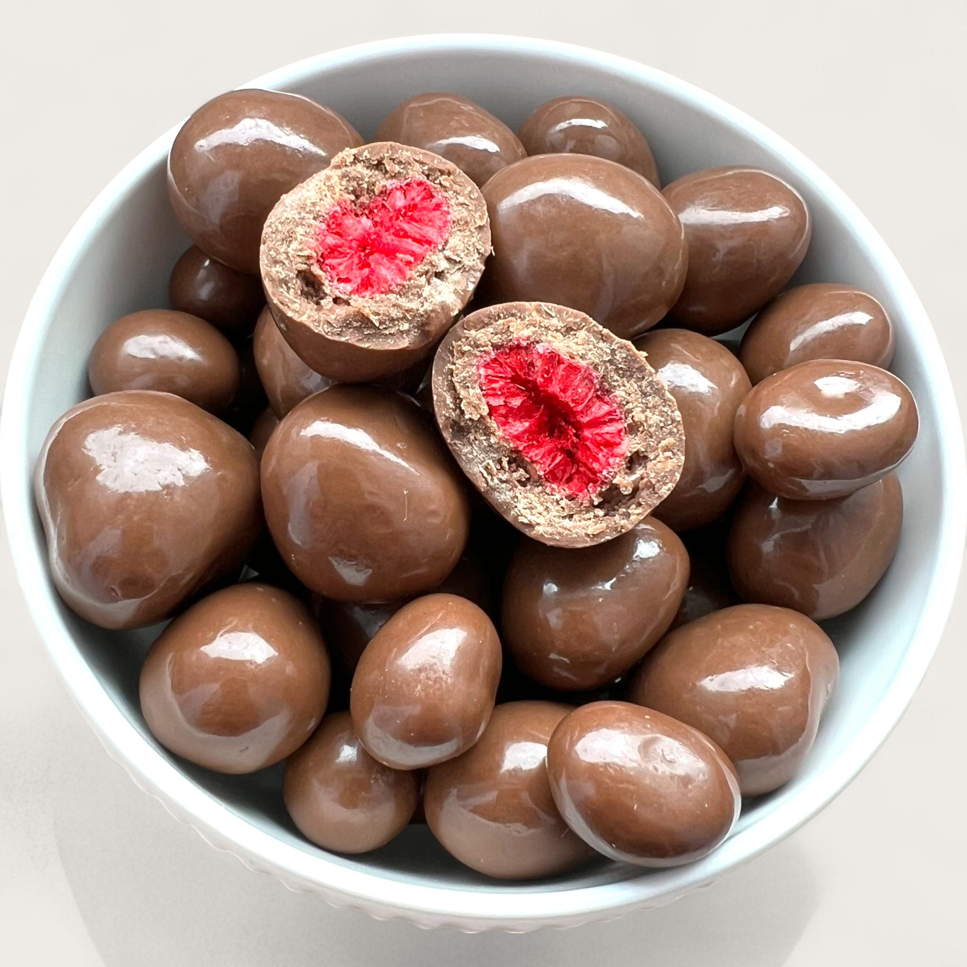 Gefriergetrocknete Himbeeren in Vollmilchschokolade – 100 g - Kemberly® GmbH