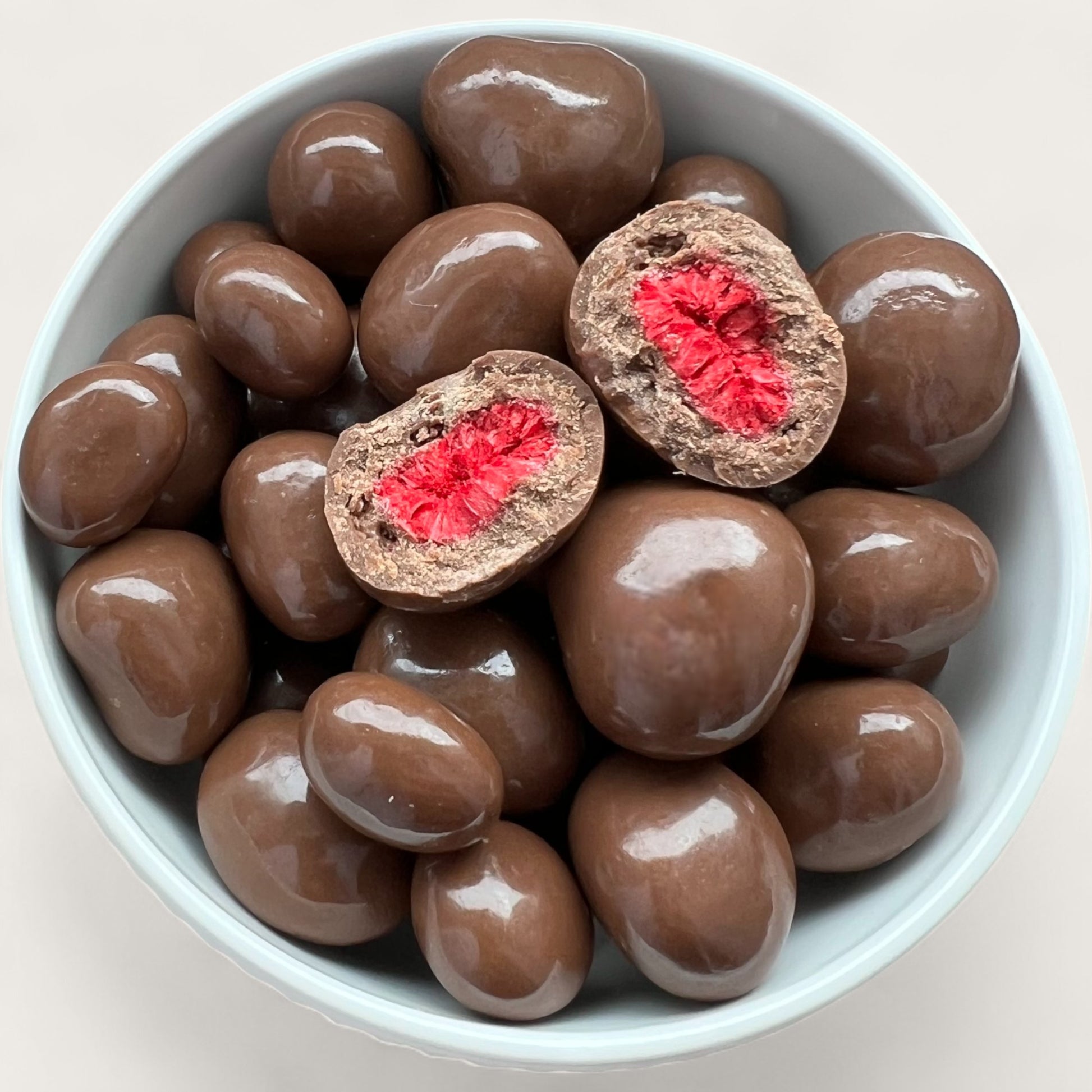 Gefriergetrocknete Himbeeren in Vollmilchschokolade – 100 g - Kemberly® GmbH
