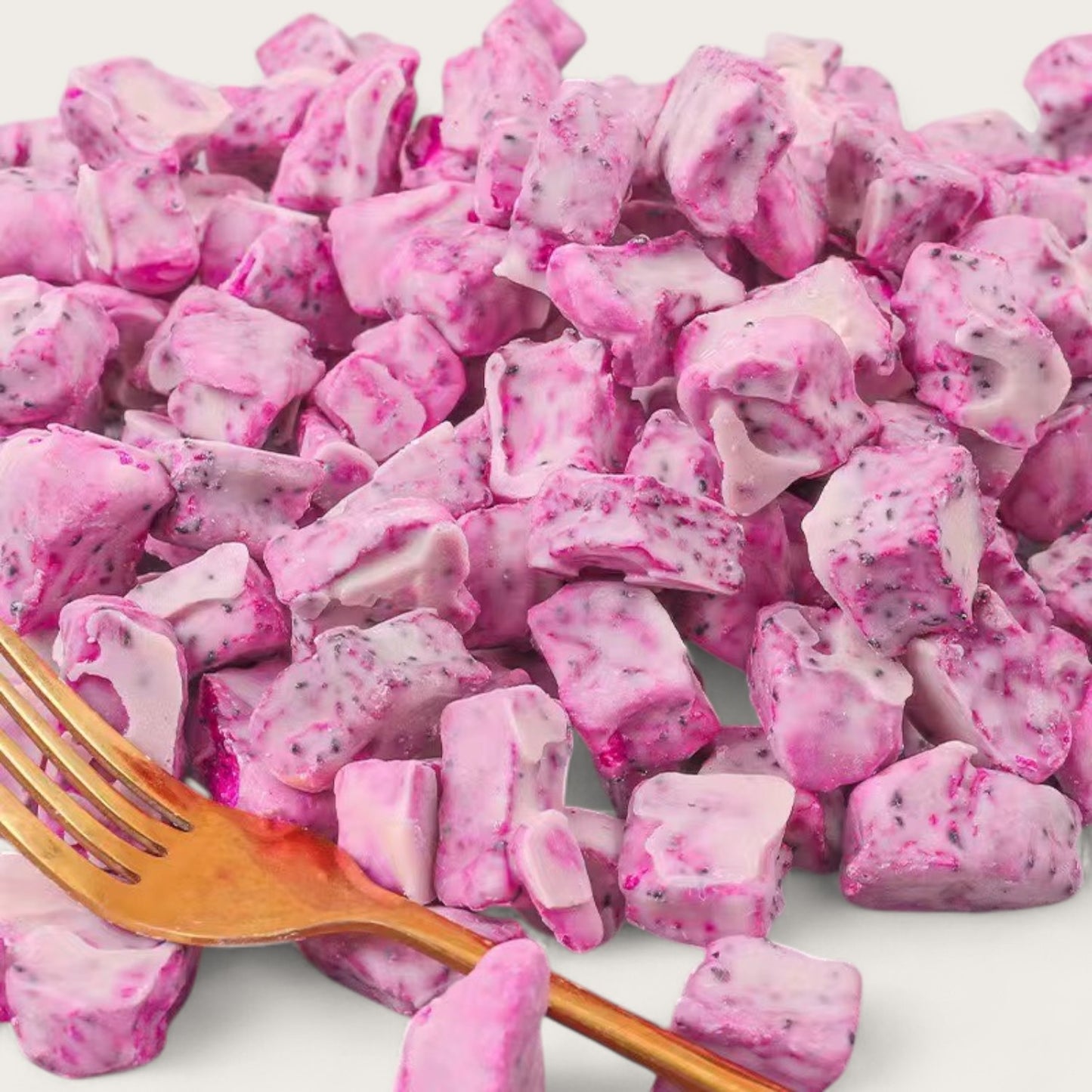 Gefriergetrocknete Drachenfruchtwürfel mit weißer Schokolade - Kemberly® GmbH