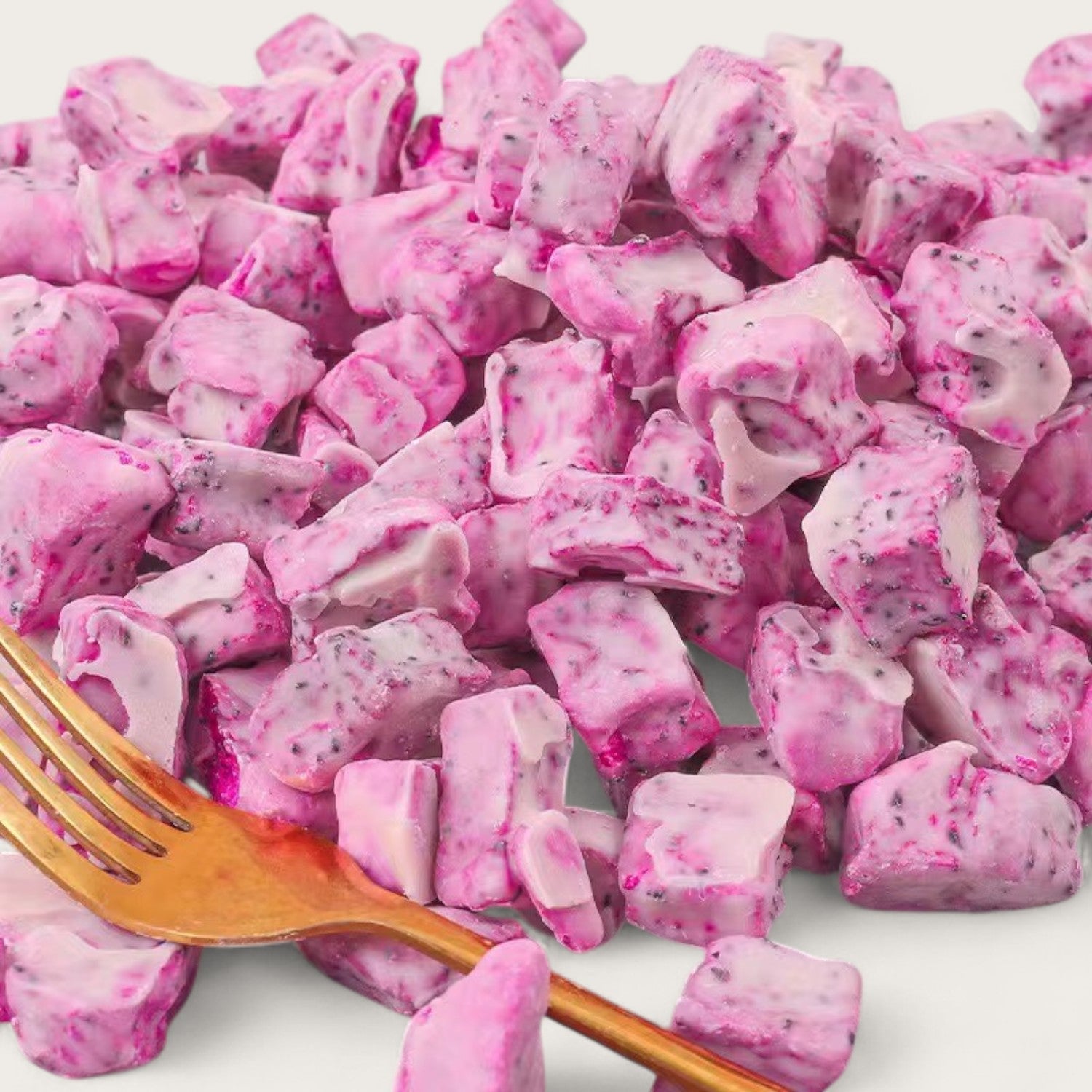 Gefriergetrocknete Drachenfruchtwürfel mit weißer Schokolade - Kemberly® GmbH