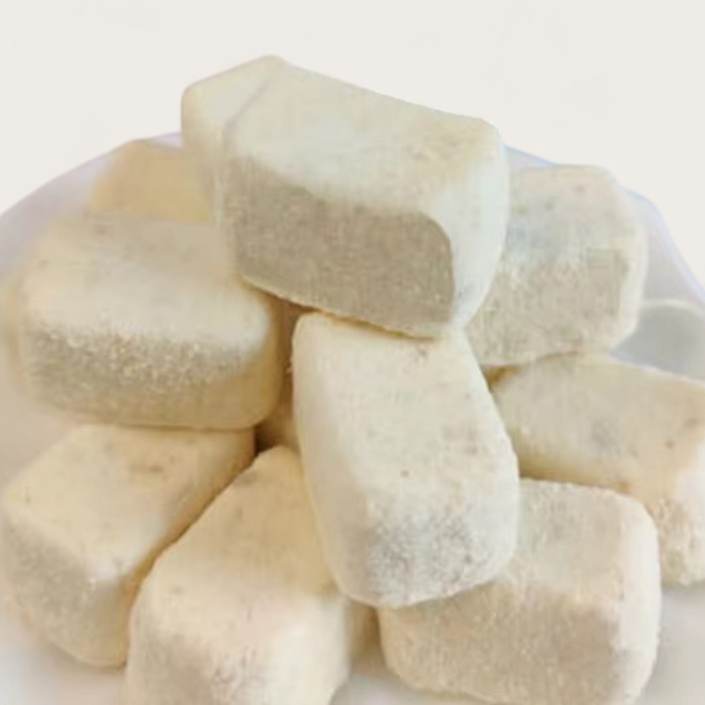 Gefriergetrocknete Käsewürfel mit Nüssen – Knuspriger Snack mit Biss 100g - Kemberly® GmbH