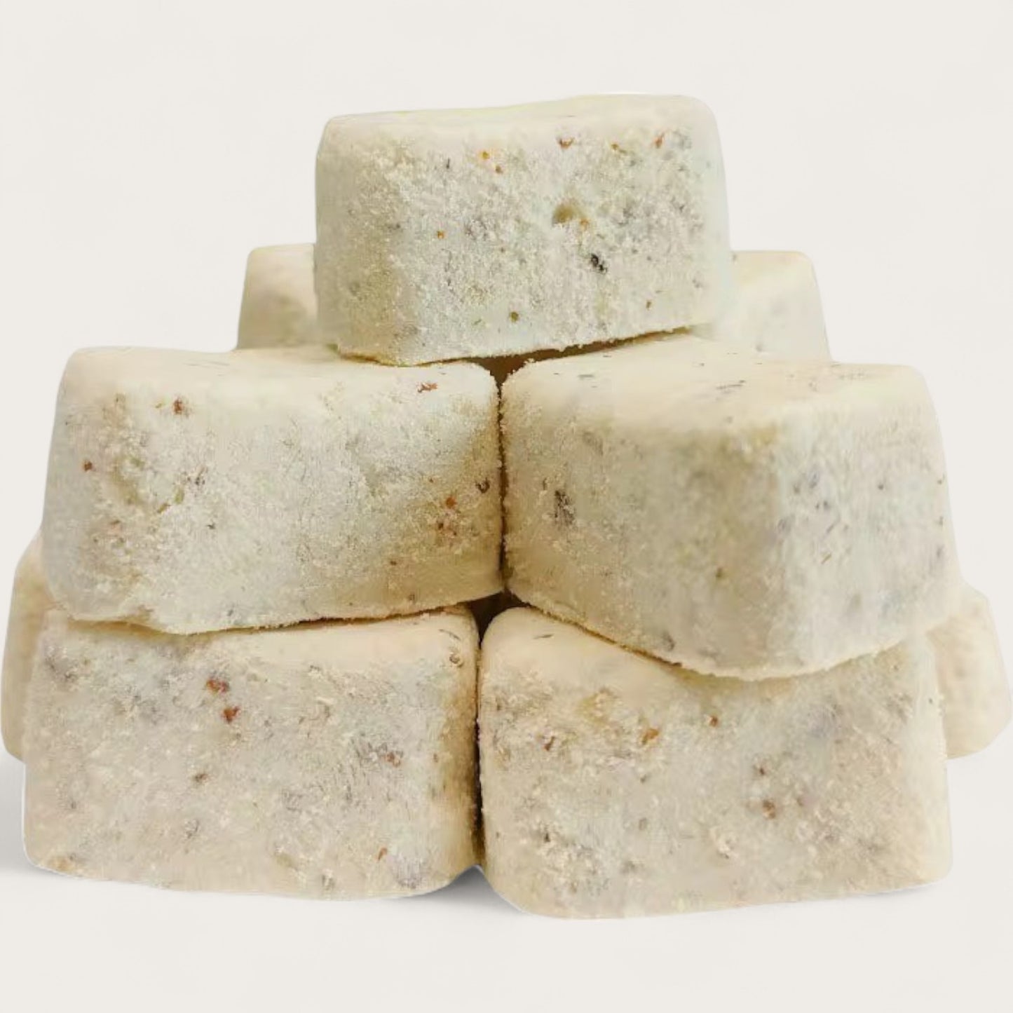 Gefriergetrocknete Käsewürfel mit Nüssen – Knuspriger Snack mit Biss 100g - Kemberly® GmbH