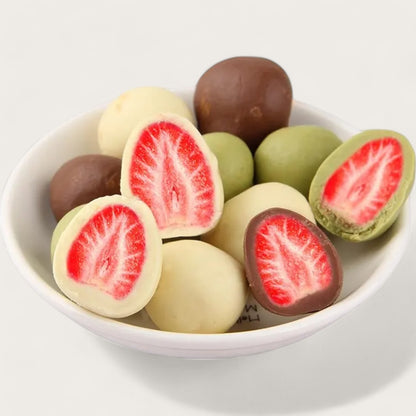 Gefriergetrocknete Erdbeeren mit weißer,- Zartbitterschokolade und Matcha - Kemberly® GmbH