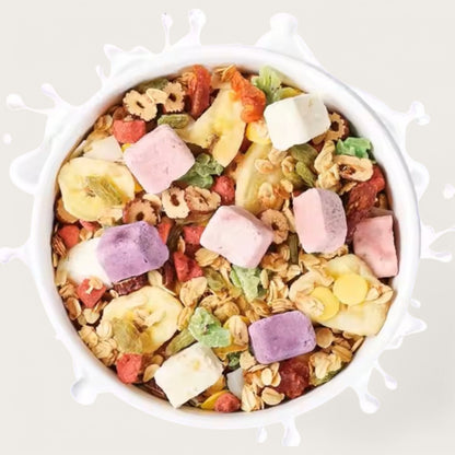 Knuspriges Premium-Müsli mit Gefriergetrockneten Früchten & Joghurtwürfeln - Kemberly® GmbH