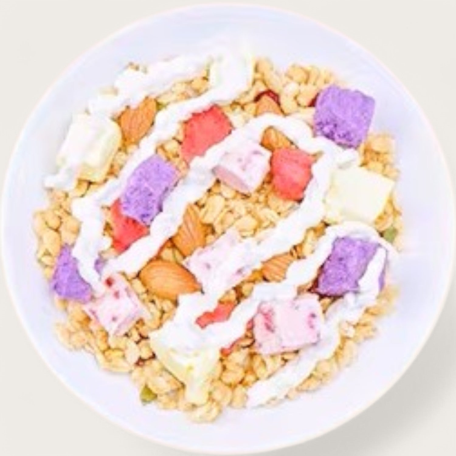 Knuspriges Premium-Müsli mit Gefriergetrockneten Früchten & Joghurtwürfeln - Kemberly® GmbH