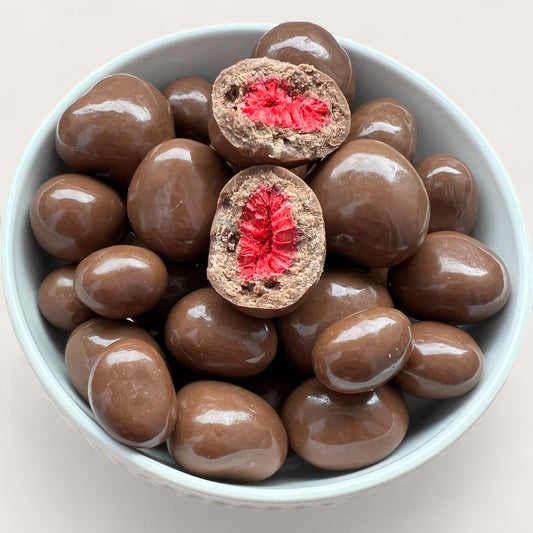 Gefriergetrocknete Himbeeren in Vollmilchschokolade – 100 g