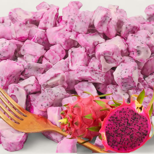 Gefriergetrocknete Drachenfruchtwürfel mit weißer Schokolade