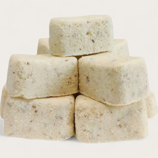 Gefriergetrocknete Käsewürfel mit Nüssen – Knuspriger Snack mit Biss 100g